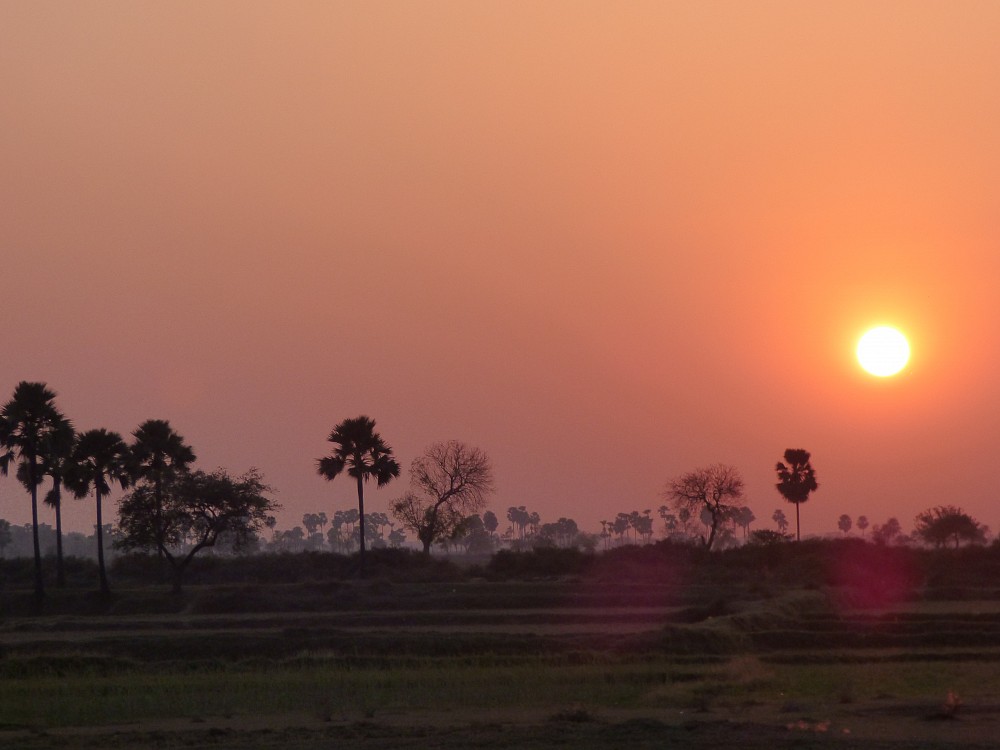 Rajgir. Vishwa Shanti Stupa, Bihar. (India)